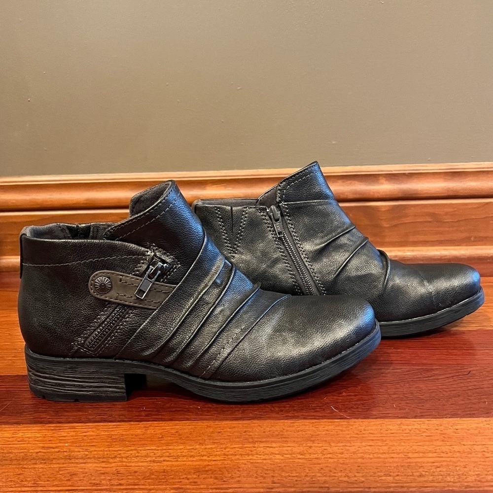 Earth Origins Black Distressed Leather Zip Slouch Ankle Boot Booties, Size 9.5